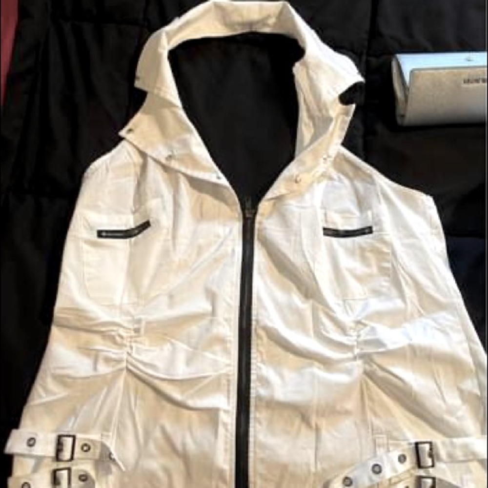 Very cute woman’s halter vest new never worn!